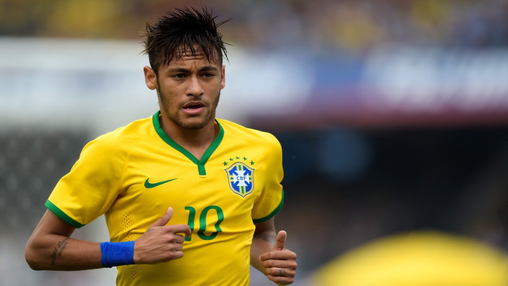 世界杯：球迷环保行动 自发组织“看台捡垃圾”活动